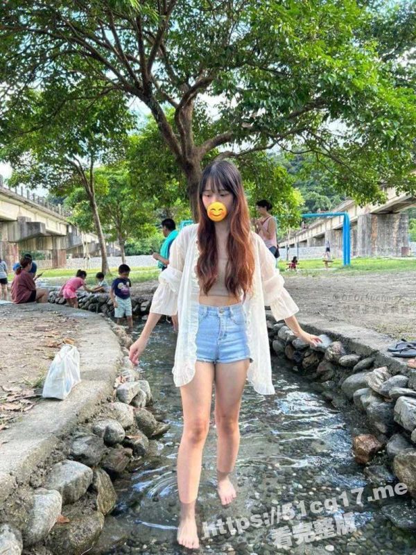 长相甜美清纯可爱的少女自拍视频泄露曝光！穿性感内衣车震打飞机 回到家足交被爆操！-51吃瓜网