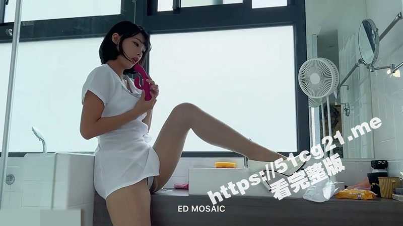 网黄导演EdMosaic 新作 饥渴小护士自慰不过瘾 只好勾引阳痿病人 给他特殊的性爱治疗 - 51吃瓜网-51吃瓜网