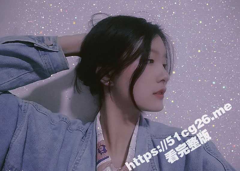 天上飞机高 地上眼镜骚 不戴眼镜的时候看起来很纯 戴起眼镜来很骚 眼镜母狗骚货反差一面 - 51吃瓜网-51吃瓜网