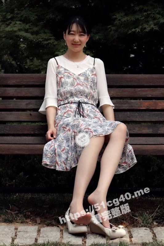 某大佬重金购入反差婊泄密流出！北京银行职员 孙滢心 喜欢展示臭脚和嫩B 大量生活照和视频流出-51吃瓜网