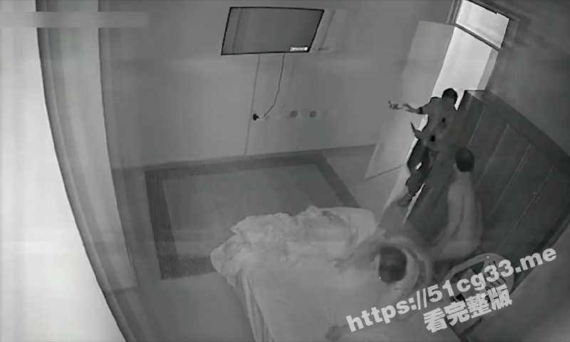 绿帽老公逮住正在偷情的奸夫淫妇 用小刀把奸夫捅伤 淫妇被连捅十几刀后倒在血泊中！ - 51吃瓜网-51吃瓜网