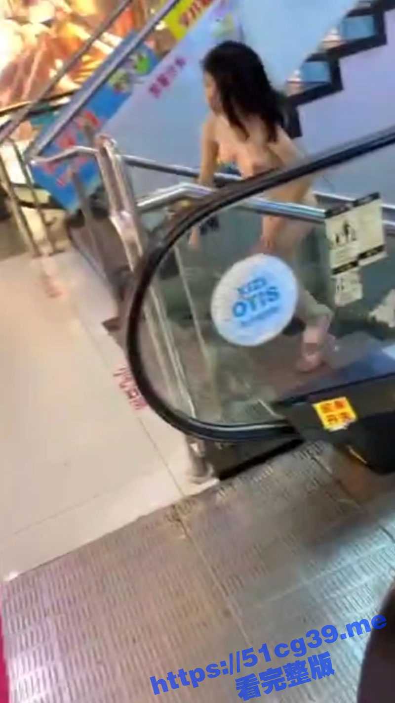 湖北一精神有问题的女子商场裸奔 现场视频流出 这福利来的有点措不及防 - 51吃瓜网-51吃瓜网