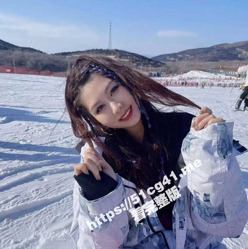 杭州外国语学院 极品反差大四眼镜妹 沈欣怡 抖音发同城被二代哥开着跑车接去吃饭 当晚直接开房拿下 - 51吃瓜网-51吃瓜网