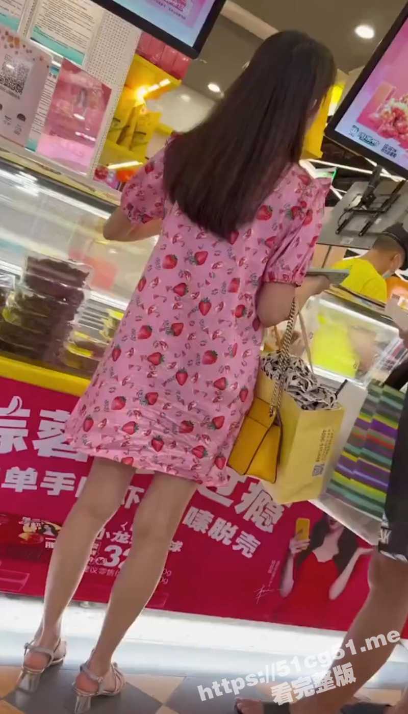 商场跟随抄底 漂亮反差少妇花纹长裙 豹纹内内 极品长腿嫩妹 齐逼JK短裙 色情丁内! - 51吃瓜网-51吃瓜网