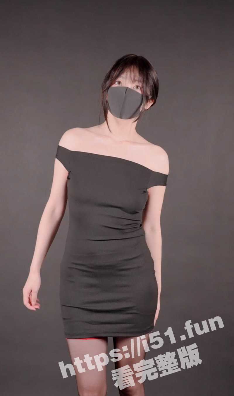 玩偶姐姐 最新私拍 性感齐逼小黑裙黑丝红色吊袜彰显女性魅力 精油涂抹酥胸油光蹭亮 手指扣穴高潮淫叫 - 51吃瓜网-51吃瓜网