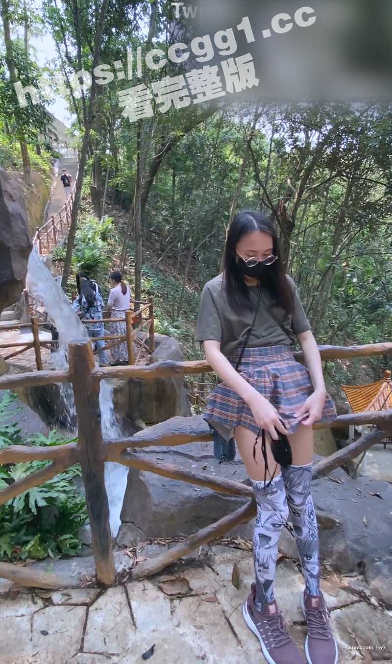 天花板级别露出狂人网红 冯珊珊 挑战景区人前露出尿尿 脱光散步花田里全裸拍照 主打的就是不要脸 - 51吃瓜网-51吃瓜网