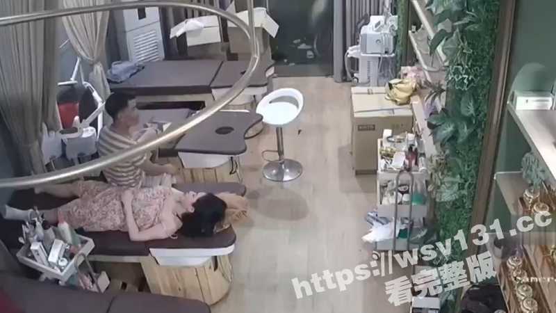 破解摄像头 漂亮大奶老板娘与小伙店内偷情 舔奶舔穴 掰开内内直接强上！-51吃瓜网