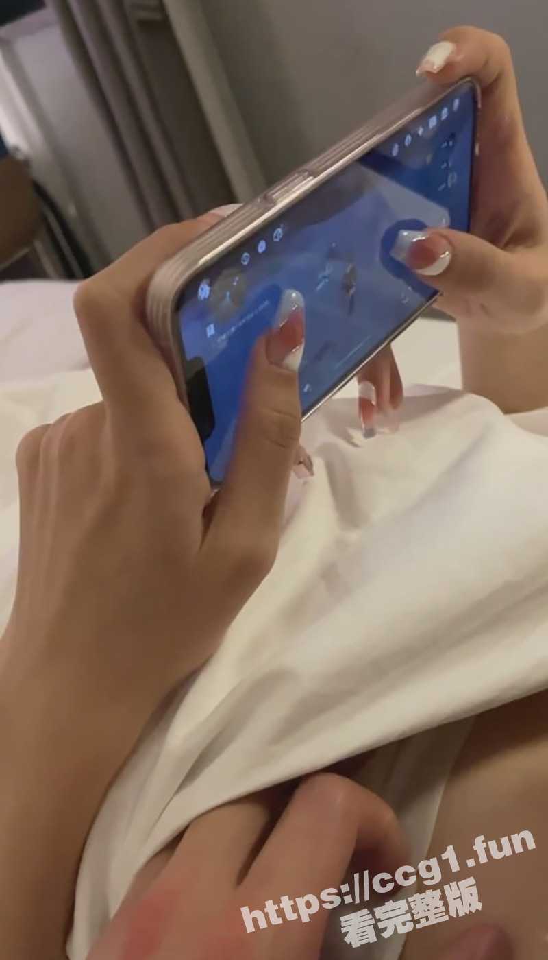 四川旅游学院嫩妹 张含婕 泄密 一边给闺蜜打电话 一边和男朋友做爱 完美露脸超级骚! - 51吃瓜网-51吃瓜网