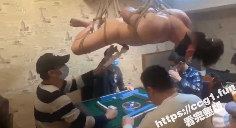 男同的麻将聚会 头顶上还吊了一个吉祥物 谁胡牌就奖励吃鸡巴-51吃瓜网