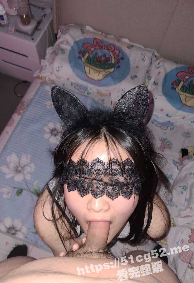 绿帽男曝光自己的风骚反差老婆 被操的时候嘴里必须含一个假鸡巴才过瘾! - 51吃瓜网-51吃瓜网