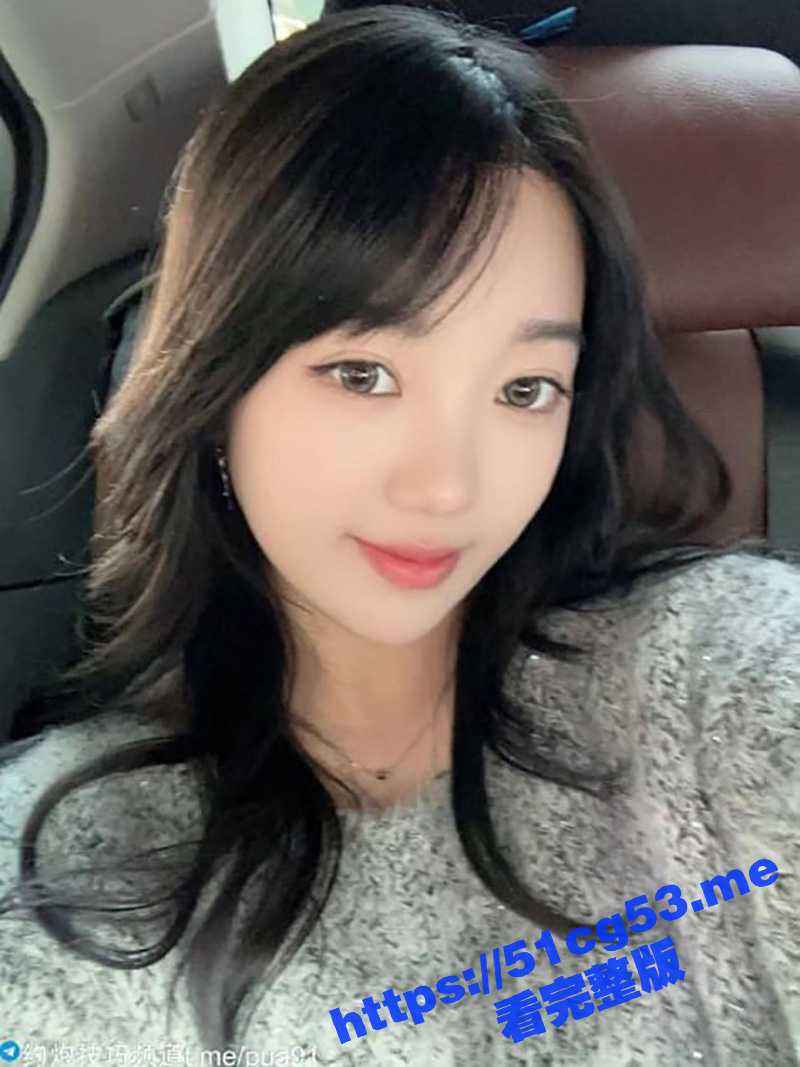 纹身眼镜嫩妹的口交艺术！像吃棒棒糖一样给自己的男朋友口交 对鸡巴爱不释手 好羡慕啊！ - 51吃瓜网-51吃瓜网