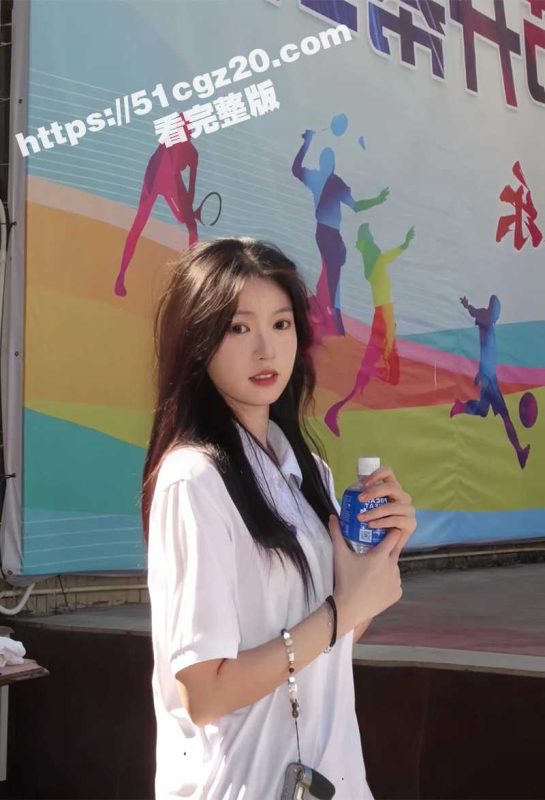 陕西榆林横山中学00后学生妹 林子苒 掰穴露奶 反差露脸情色小视频流出！-51吃瓜网