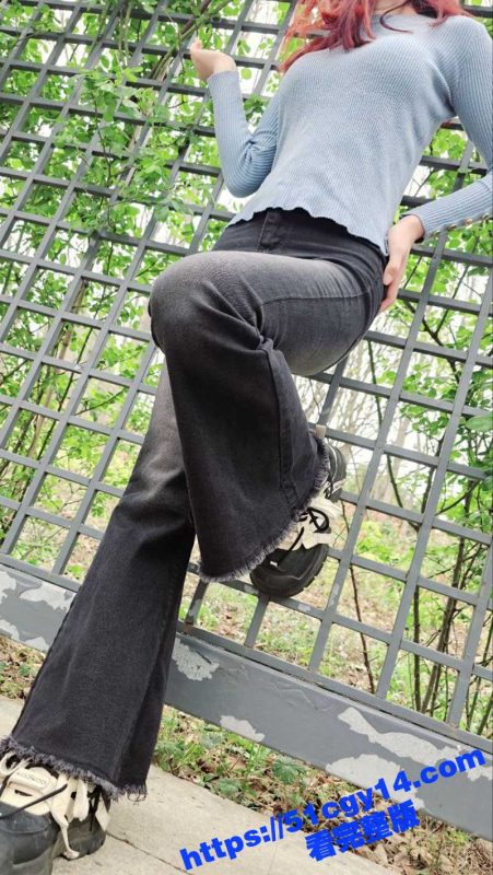 51原创狂情哥哥 商场逛街妹妹尿意来袭 在野外尿尿露出雪白大屁股 竹林里勾引哥哥后入爆操白嫩蜜桃臀！-51吃瓜网