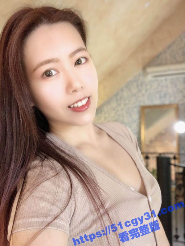 台湾新竹大奶人妻 私密图影流出 巨乳足交火辣撩人 白虎美鲍遭狂怼打桩 堪称视觉盛宴！-51吃瓜网