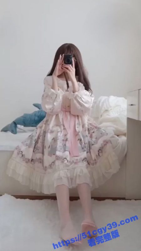 极品萝莉福利姬 仙仙桃 土豪高价定制福利 多套JK制服情趣装私拍 道具自慰更是淫水狂喷！-51吃瓜网