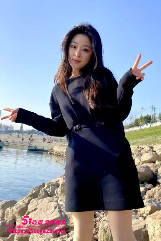 瓜友投稿 反差学生妹前女友 白丝足交疯狂榨精 口交技术相当娴熟！-51吃瓜网