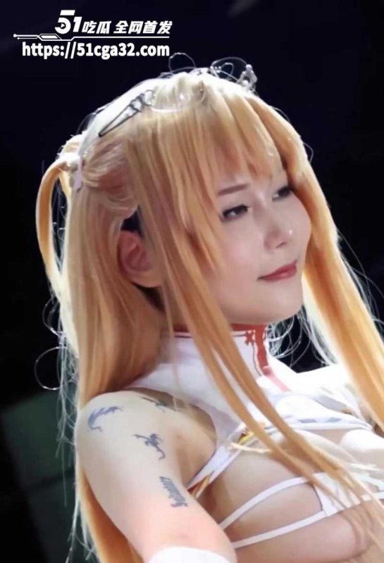 台湾漫展大尺度COS表演 各种大奶模特近乎全裸 摄影师狂拍三角区 性奴淫纹妹阴毛外露 无比刺激！-51吃瓜网