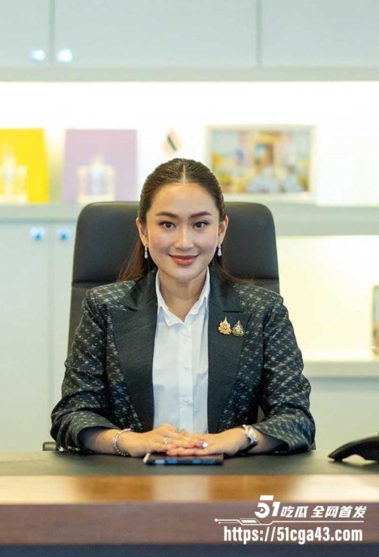 泰国女总理 佩通坦钦那瓦 深陷出轨风波 黑客破解与小鲜肉性爱视频流出 完美露脸尺度劲爆!-51吃瓜网
