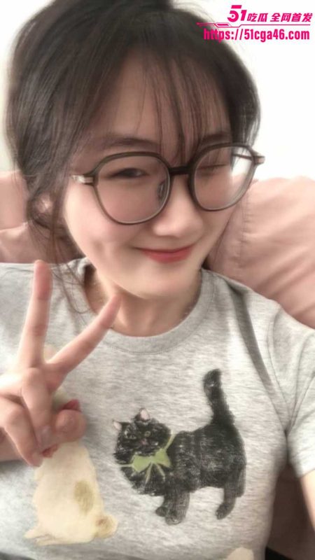 极品学生妹性爱私拍流出 主动跪舔大屌上位骑乘疯狂榨精 男友无套爆力抽插 10个眼镜9个骚四眼妹从不让人失望！-51吃瓜网