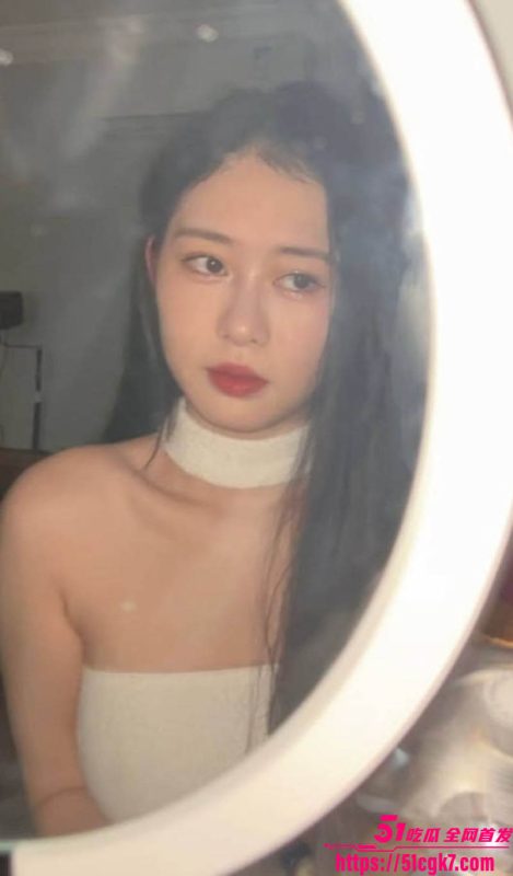 上海26岁E杯母狗 赵琦 酒后变贱种！主动挑逗炮友跪地口交 被按在床上猛烈后入 骚劲十足！-51吃瓜网