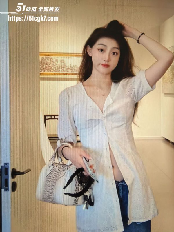 河南安阳 刘薇 清纯少女与男友性爱视频流出 多姿势切换娇喘连连 深喉口交反差十足！-51吃瓜网