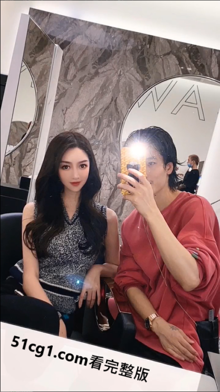 网友爆出黄晓明和 #叶珂 在一起了，这个网红好像已婚还有两个孩子，所以这是真的吗？-51吃瓜网