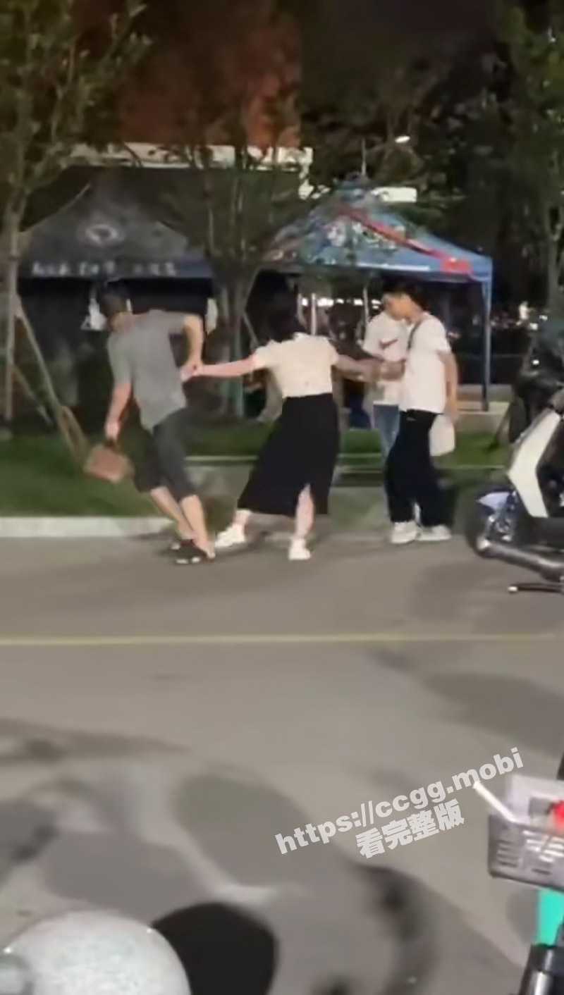 南昌航空大学三食堂的瓜！女子孩子已经八岁竟自称单身 勾引大学生 老公找上门！ - 51吃瓜网-51吃瓜网