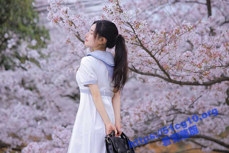 美景佳人樱花粉嫩穴更粉！美少女福利姬 桃暖酱 在去上学的路上洋溢青春淫情 户外露出美妙胴体 - 51吃瓜网-51吃瓜网