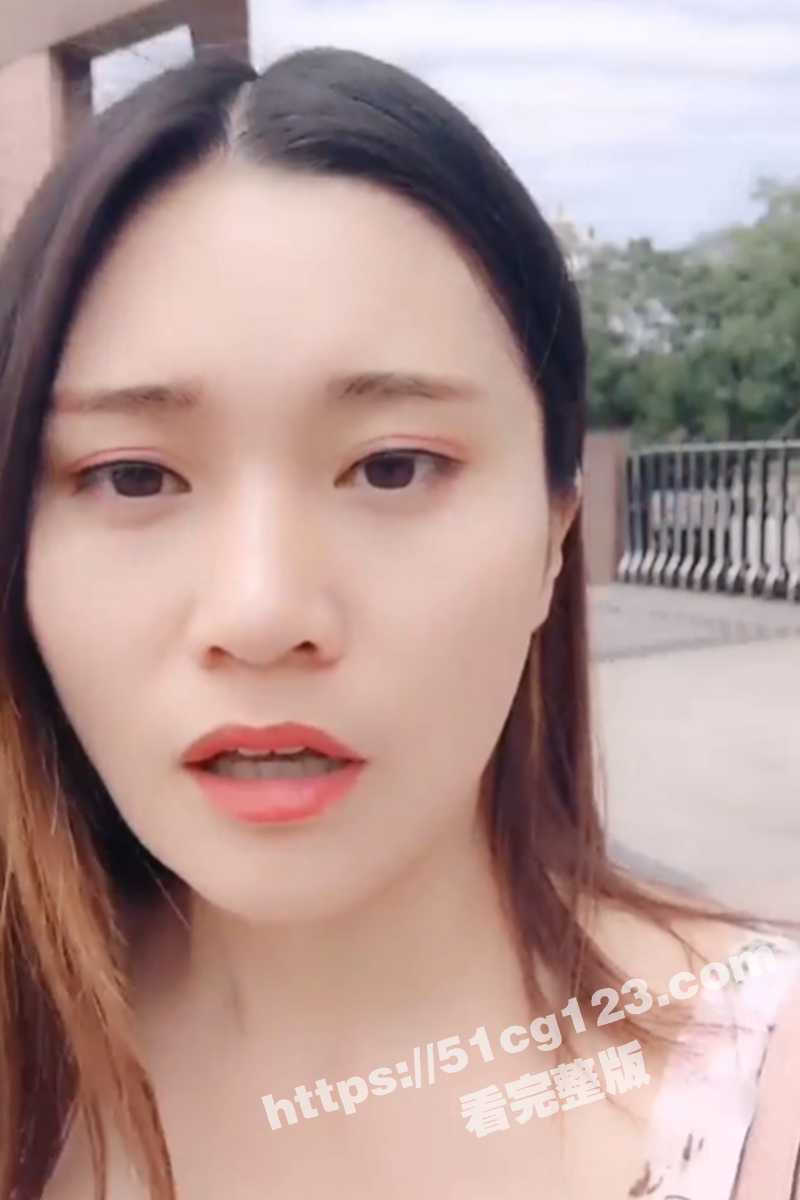 表演系大学生为加入剧组被导演诱导在公园脱下内裤给导演展现口活，将导演回到自己家中无套插入，剧情激情！ - 51吃瓜网-51吃瓜网