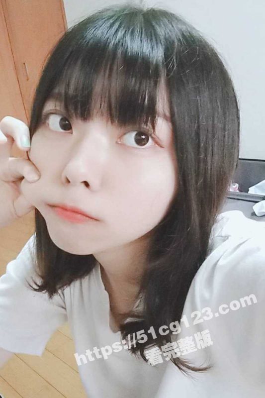 可爱大二学妹和男友做爱曝光！学妹猛舔男友大屌 毛毛刮得干干净净让男友强插内射！视频极度反差！-51吃瓜网