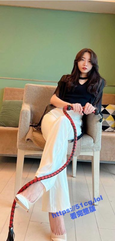 星期六女王 付费作品 高跟调教 包皮太长了虐不了龟头 那就剁着玩踩着玩 最后竟然踩射了！-51吃瓜网