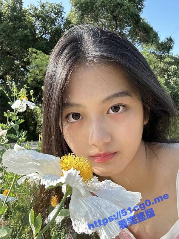 瓜友投稿曝光反差婊前女友！清纯小美女背后竟然被调教成母狗 戴上眼镜骚出天际了！-51吃瓜网