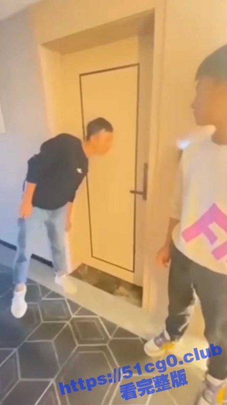 抓奸现场大曝光 隔壁老王与红杏家妻被绿帽老公堵宾馆 双双被教训 19分钟一镜到底-51吃瓜网