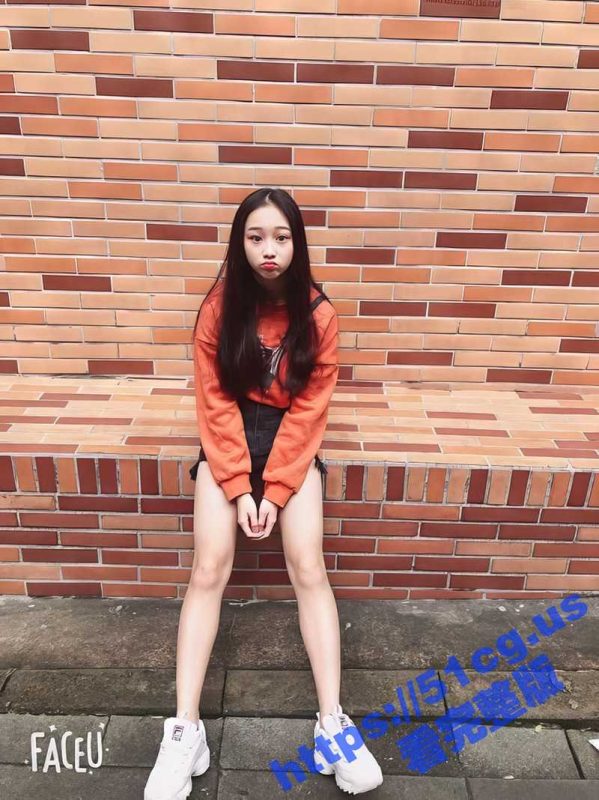 漂亮校花妹子被网络招聘忽悠 参加某综艺选秀 一步步套路妹子把衣服脱光光-51吃瓜网