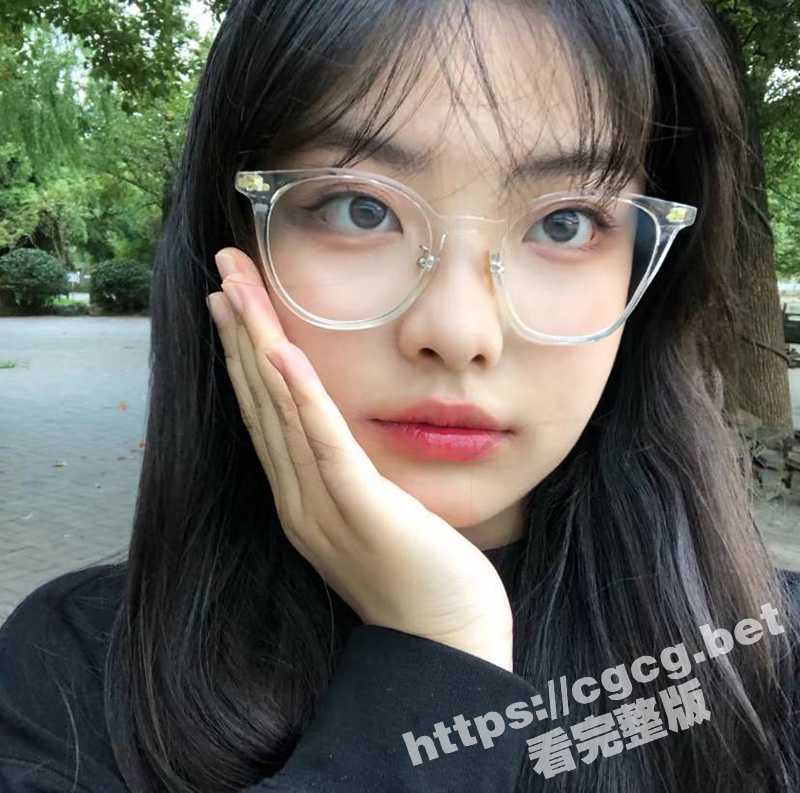 100块让极品学生妹给我跳裸舞 瓜友们品鉴下这钱花的值不值!-51吃瓜网