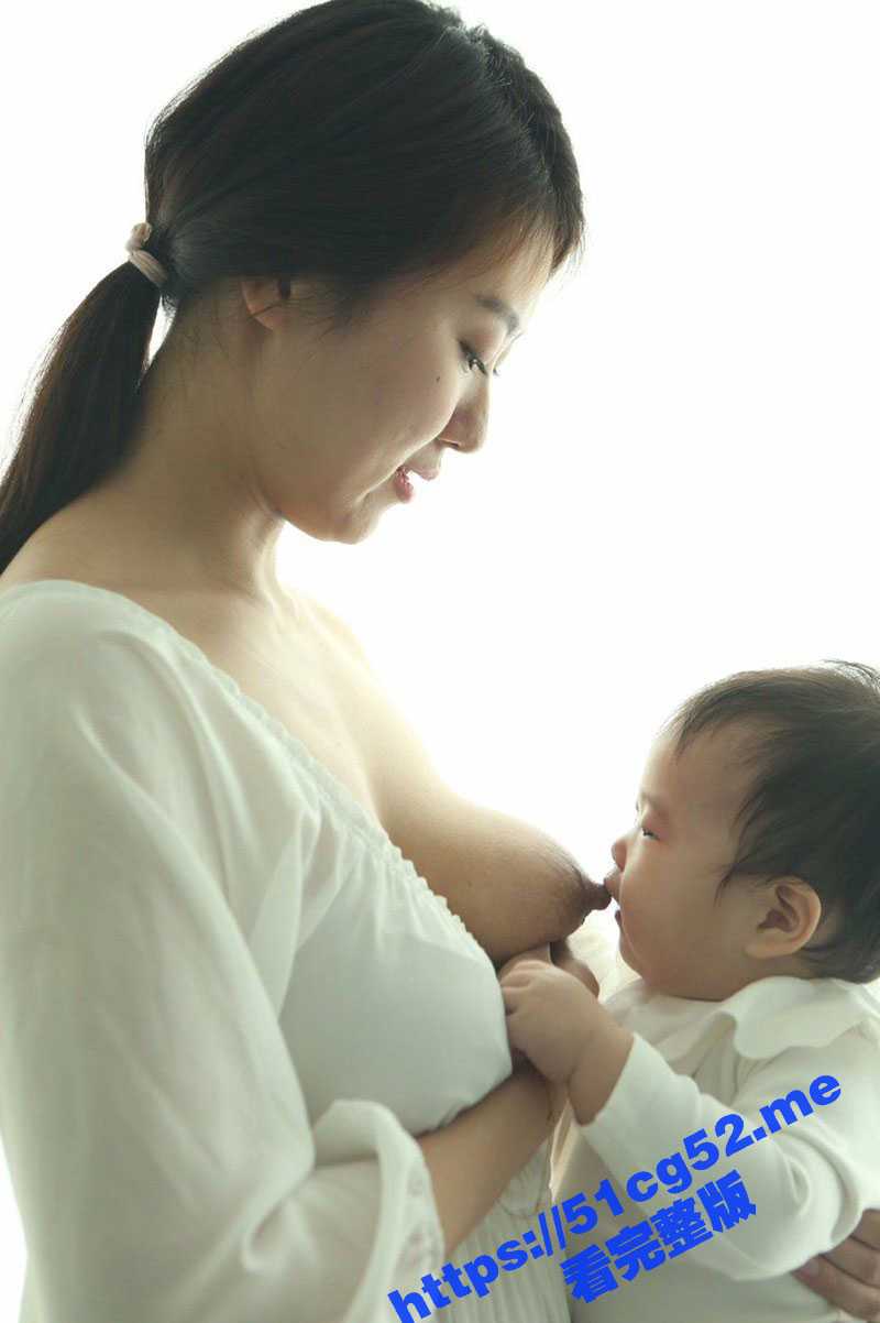 绿帽男投稿曝光自己的巨乳老婆 请大家欣赏自己白虎馒头逼老婆 大奶子乳头一摸就变硬 淫水哗哗流 - 51吃瓜网-51吃瓜网