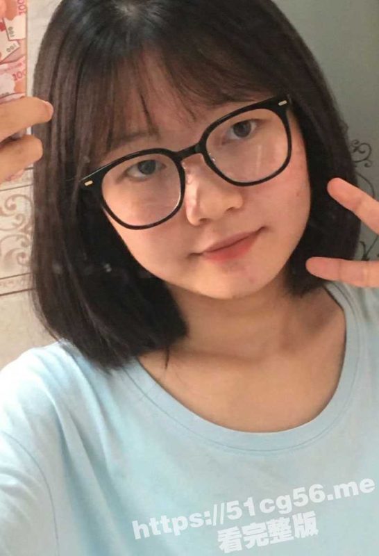 吴江区苏州职业大学眼镜反差婊 白语扦 宿舍私拍全裸夹乳头视频 清纯而又淫荡！-51吃瓜网