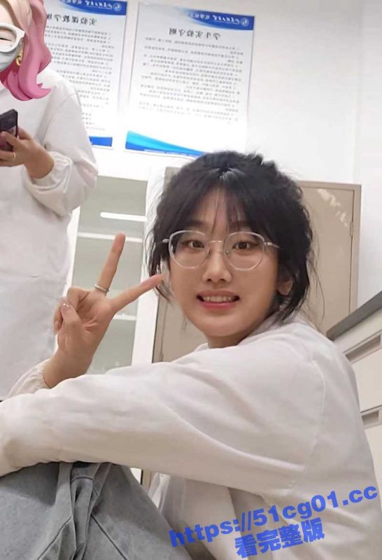 清纯眼镜学生妹 被渣男求和不成 一怒之下全网曝光不雅视频 露脸吹箫打炮等高清视频就此流传网络！-51吃瓜网