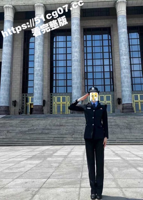 推特福利姬 李李eleven 私下居然是90后政法女警花 操穿警服拿手铐的美女警花超级有征服感！-51吃瓜网