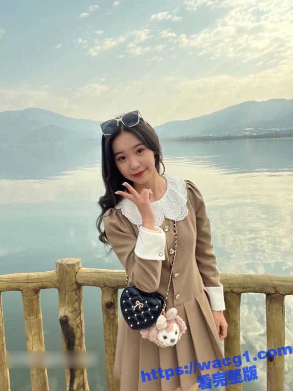 清纯风高颜值反差婊 还是在校女大学生 但极度的拜金 空闲时间约炮金主 还玩3P车震毒龙调教 天生的鸡巴套子-51吃瓜网