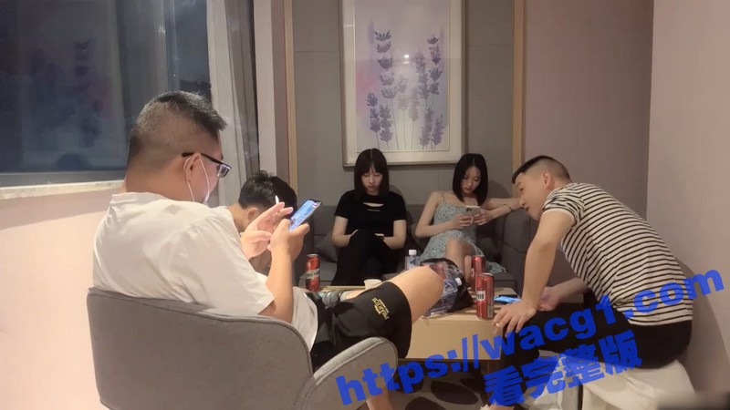 换妻节目刚结束这边乱交又开始了 三男两女淫荡派对 前后夹击浪叫不停!两个妹子骚逼今晚被精液灌满了-51吃瓜网