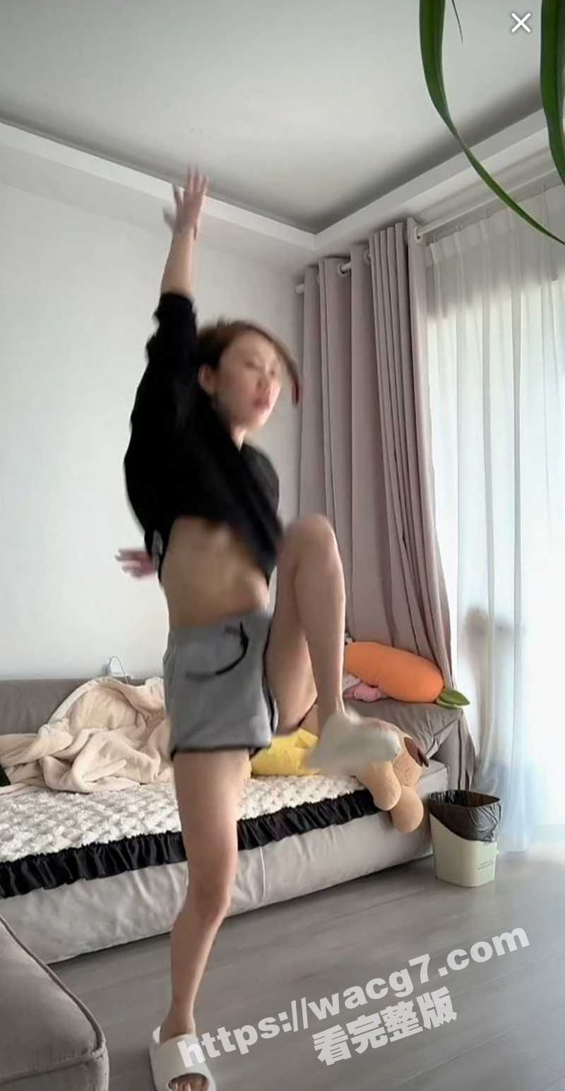 抖音土豆丝土豆片挂真空上直播 激情运动跳操奶子在衣服晃动 万人在线观看她的两奶子 - 51吃瓜网-51吃瓜网