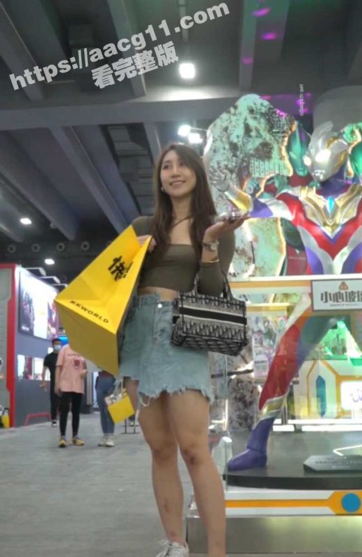 商场抄底极品无内骚货 牛仔短裙低胸装 性感美腿修长妖娆 紧窄臀沟曼妙动人-51吃瓜网