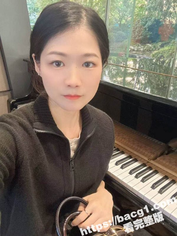 高颜值性感小少妇 满足不了的骚母狗 背着老公偷情 穿上吊带黑丝自慰给炮友看！-51吃瓜网