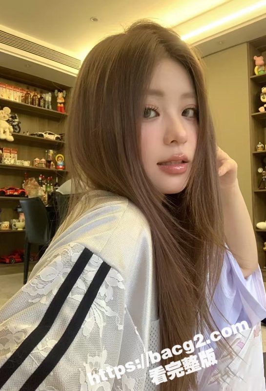 00后湖南嫩妹 刘橴函 被主人带到酒店调教 落地窗前撅起蜜桃臀勾引主人 多毛小穴遭无套狂野爆操-51吃瓜网