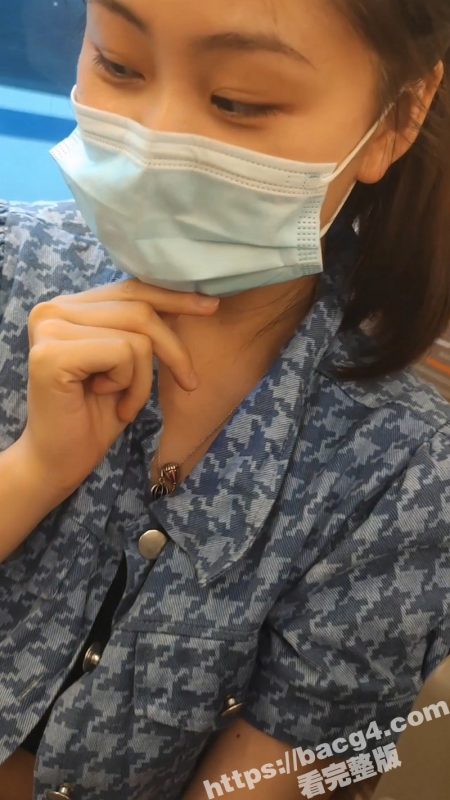 一对情侣在高铁上当着众人的面直接口交吃鸡 男的还问女友鸡巴好不好吃 玩的可真花啊！-51吃瓜网