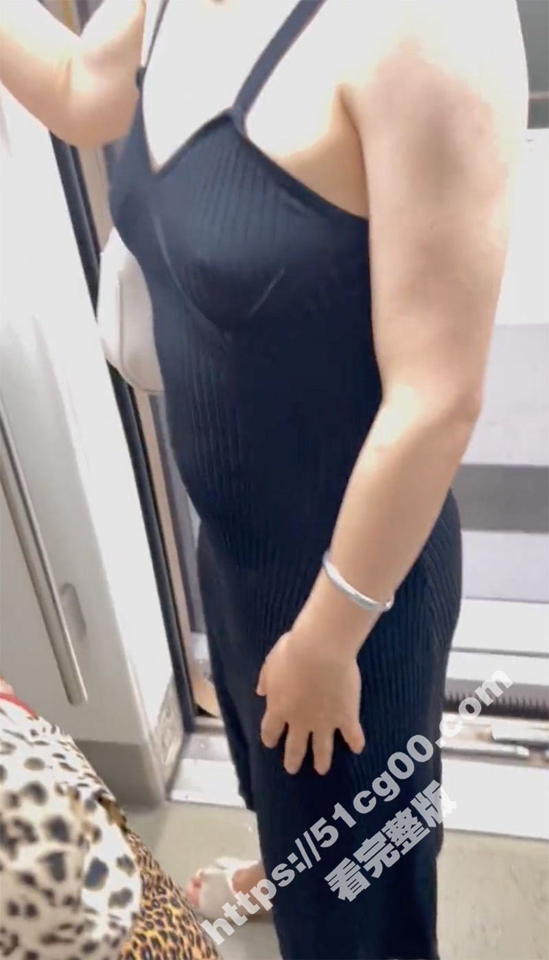 小小大神专拍胸沟,地铁女夏天眼花缭乱的清凉装,记录生活 62V大合集 - 51吃瓜网-51吃瓜网