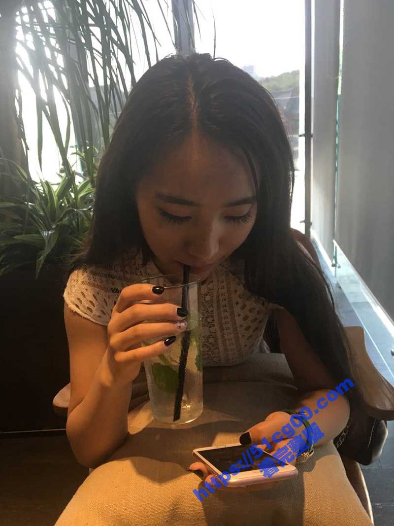 胡子哥约炮配合度很高的绝色高颜值四川妹子，真是婊里不一啊，堪称经典！ - 51吃瓜网-51吃瓜网