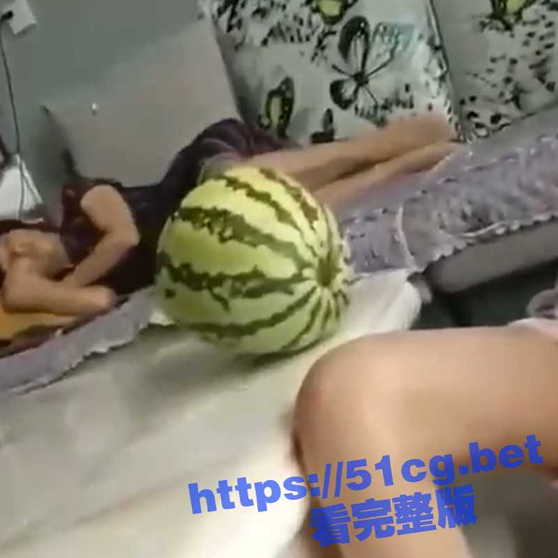手机换表妹!把旧手机送给表妹用 表妹答应我在家不穿内裤 小短裤坐着 小嫩逼若隐若现 太诱人了-51吃瓜网