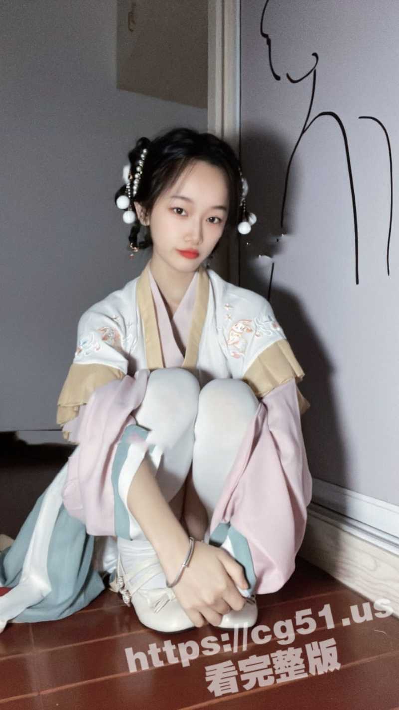 推特网红反差可爱萝莉 04年女大学生 胡椒仔 在宿舍脸穴同框水晶透明道具自慰露穴扣逼 - 51吃瓜网-51吃瓜网